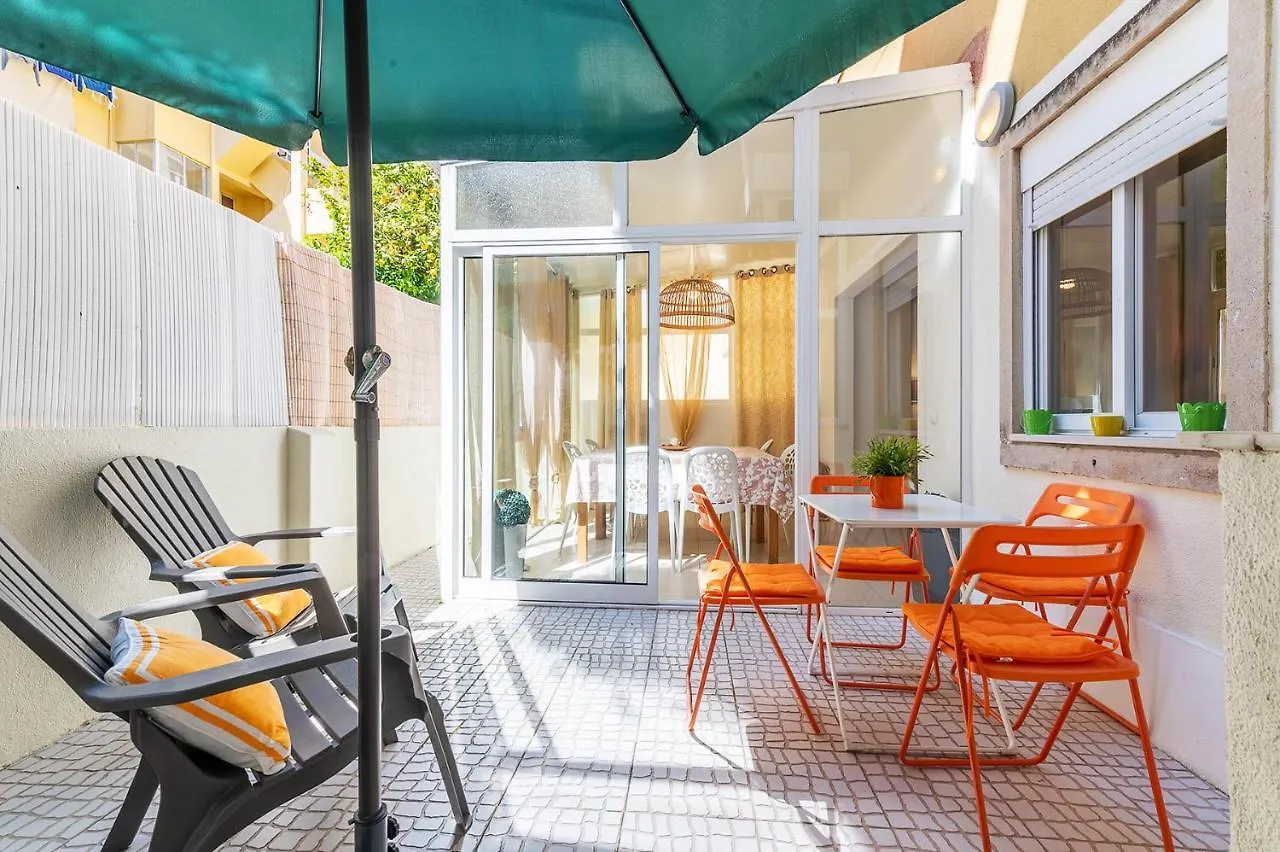 Alm- Spacious. Sunny. Patio. Quiet Area. Fast Wifi Лиссабон Апартаменты