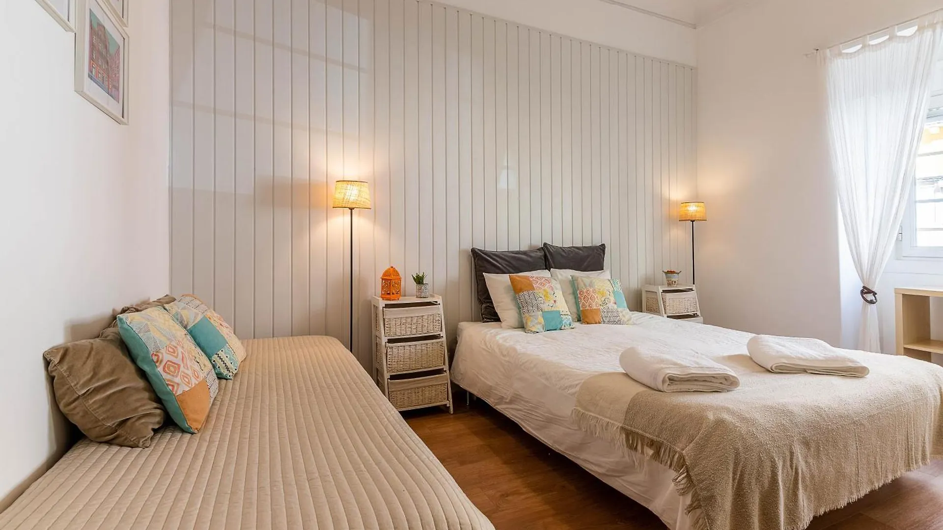Апартаменты Alm- Spacious. Sunny. Patio. Quiet Area. Fast Wifi Лиссабон
